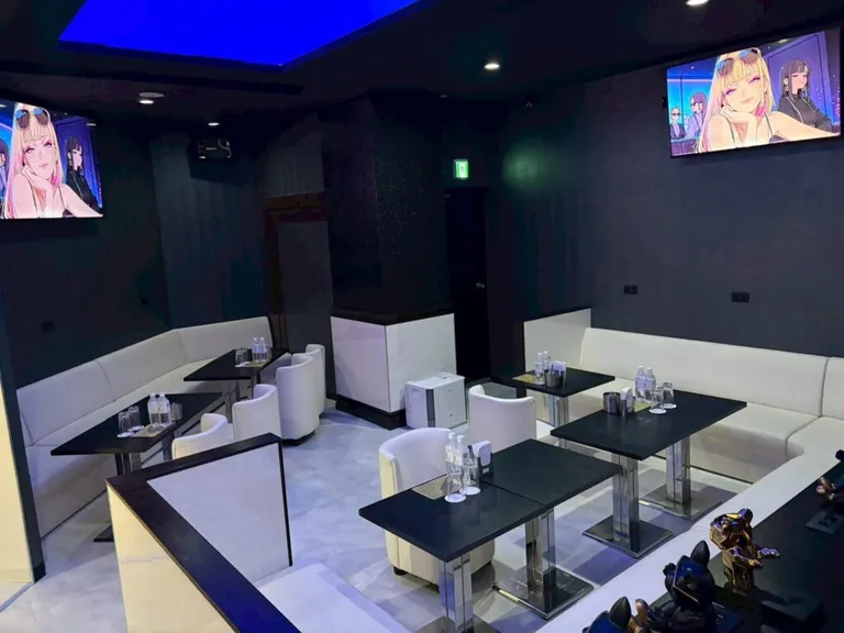 蕨　エースの店内
