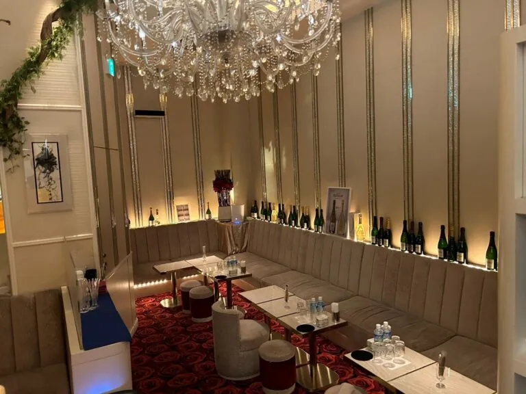 ナナエの店内