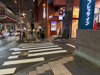 ミュゼルヴァへの道順 4／6：二つ目の右手路地を右折します。