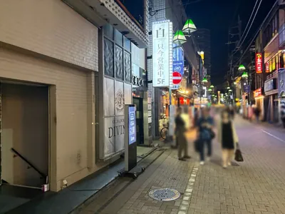 アジュールへの道順 6／6：左折後、すぐ左手に町田アジュールの入る「東亜ビル」があります。