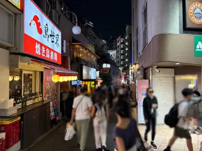ロイヤルラウンジへの道順 7／9：直進します。