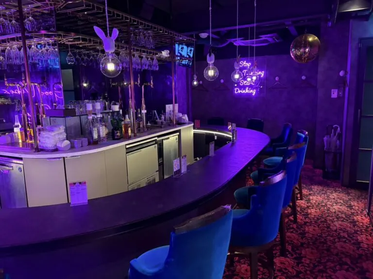 B4 （ビーフォー）の店内