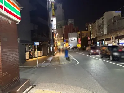 グランヴァレへの道順 12／17：二つ目の左手路地を越えて直進します。