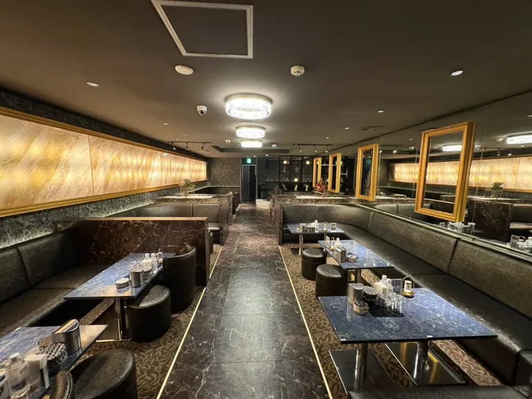 小岩　エンペラーズラウンジ （Emperor’s Lounge）の店内