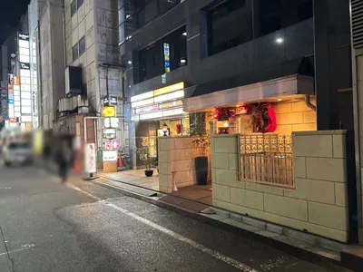 華壇 （カダン）への道順 9／9：十字路を超えて、右手2つ目に銀座華壇の入る「805銀座HYビル」があります。