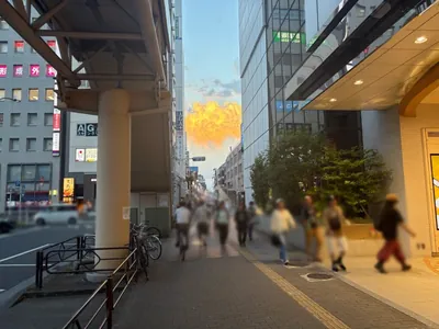 ルージュノワールへの道順 2／8：駅を背中にして右へ進みます。