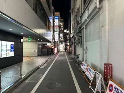エムズ （M’s）への道順 4／6：直進します。