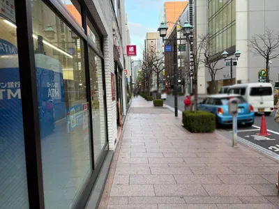 アユカワ （あゆかわ）への道順 9／10：一つ目の十字路を越えて直進します。