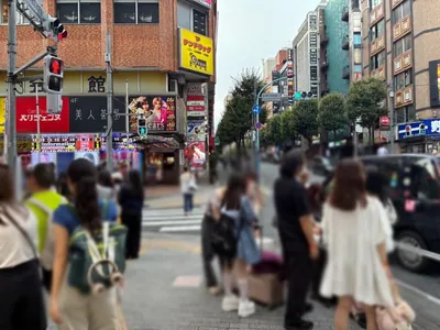 美人茶屋 新宿 （ビジンチャヤ シンジュク）への道順 10／11：直進すると「新宿区役所通り(風林会館)」の交差点に出ます。