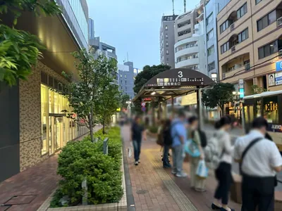 三鷹　アークへの道順 5／7：道路を右手に直進します
