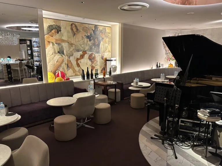 パルテノンの店内
