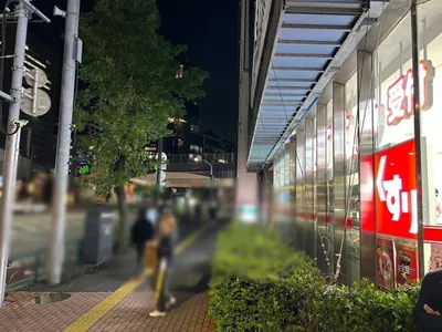 モルゲンロートへの道順 2／8：道路を左手に直進します。