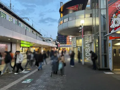 志留久 （シルク）への道順 2／7：駅を背にして左手に進みます。