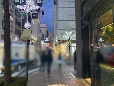 サロンへの道順 10／11：十字路を渡って直進します。