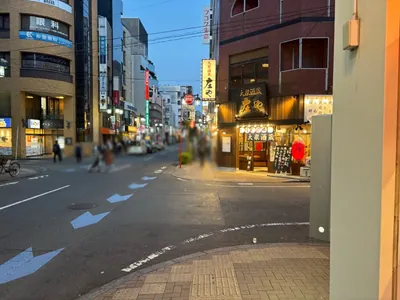 アモーレへの道順 7／11：二つ目の路地を右折します。