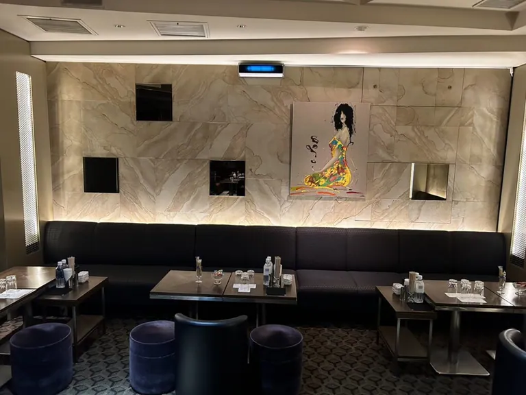 ソワニエの店内