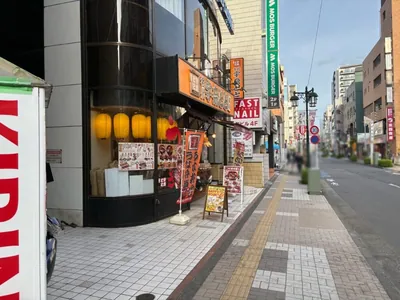 グラントへの道順 10／10：少し歩くと左手に立川グラントの入る「ライオンビル」があります。