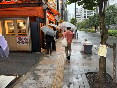 秋葉原　リリペットへの道順 9／10：左手二つ目の路地を越えて直進します。