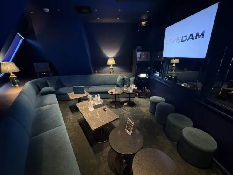 小岩　エンペラーズラウンジ （Emperor’s Lounge）の店内