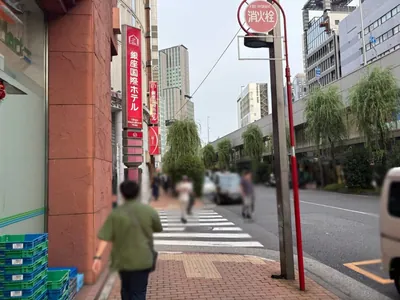 エンへの道順 8／10：「難波橋」の交差点から一つ目の路地を越えて直進します。