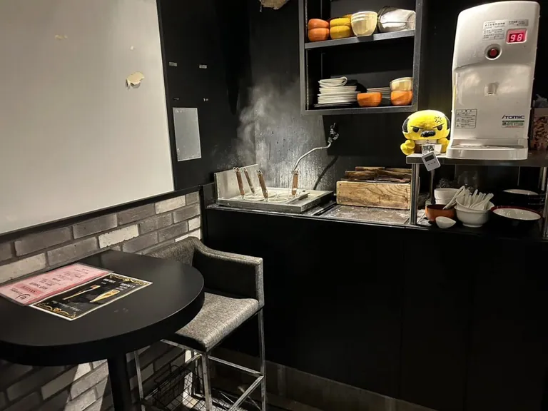 ラメンバーの店内