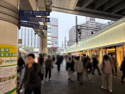 ゴッドへの道順 3／14：ロータリーを左手に進みます。