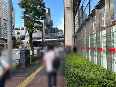 マワルへの道順 2／8：道路を左手に直進します。