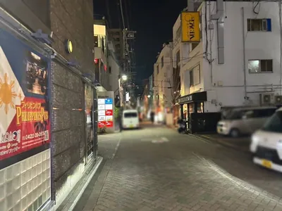 吉祥寺　カアナパリへの道順 5／6：左折後、直進します。