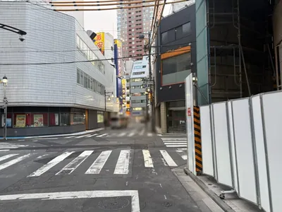 美南 （ミナミ）への道順 6／7：一つ目の十字路を右折します。