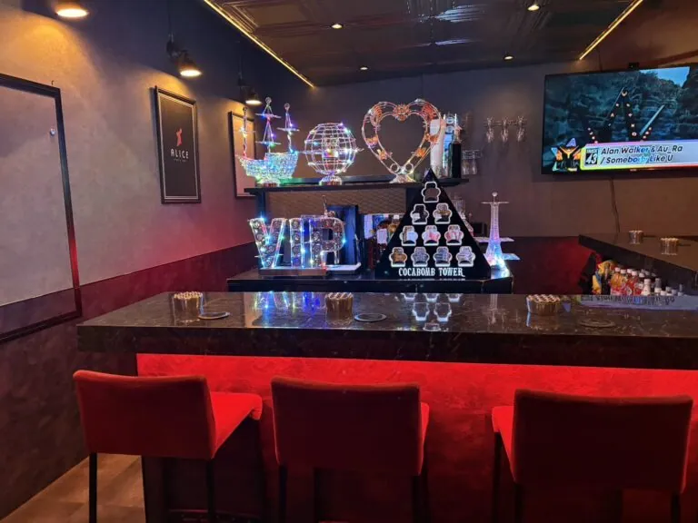 アリスの店内