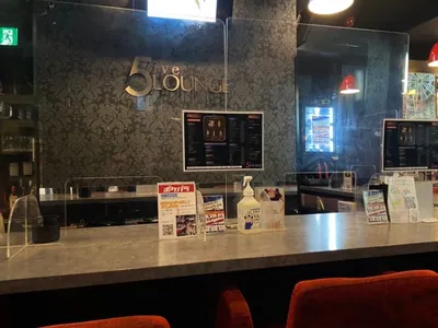 ファイブラウンジの店内