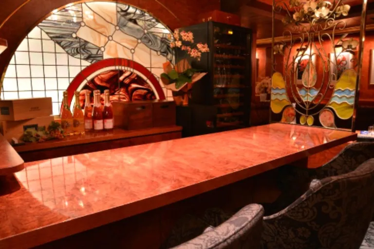 リムジンダイニングの店内