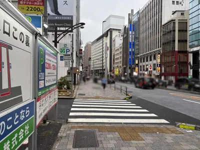 ジャングル東京への道順 4／7：一つ目の左手路地を越えて直進をします。