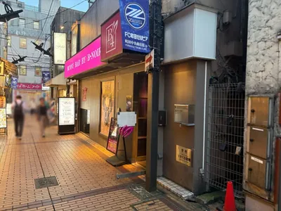 B4 （ビーフォー）への道順 4／4：少し進むと右手に町田B4ビーフォーの入る「原町田共同ビル」があります。