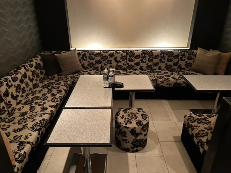 クリスタルキングの店内