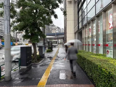 クラブ キューへの道順 2／10：道路を左手に直進します。
