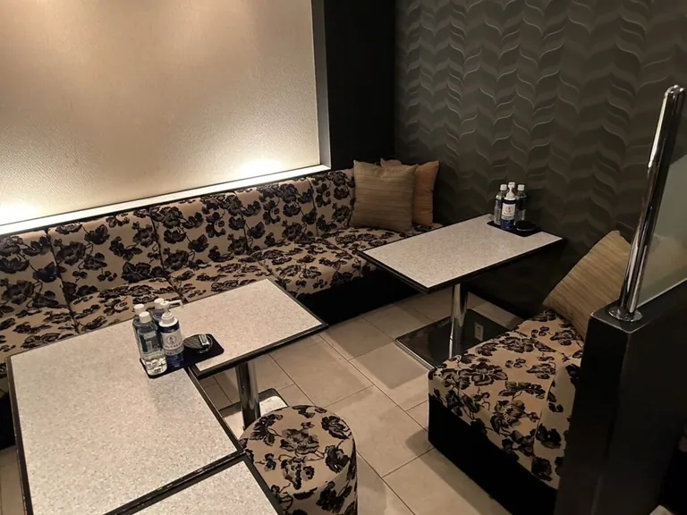 クリスタルキングの店内