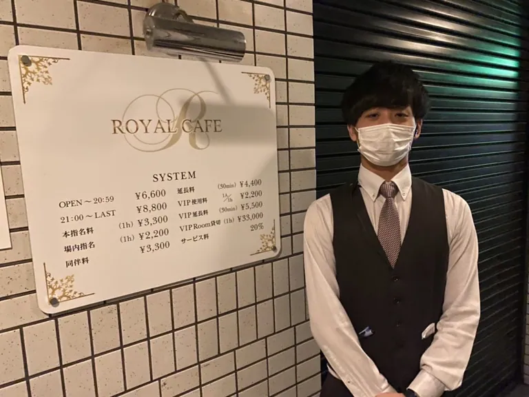 ロイヤルカフェの店内