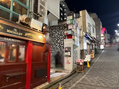 ティアラへの道順 7／7：少し進むと左手に渋谷ティアラの入る「第二大番ビル」があります。