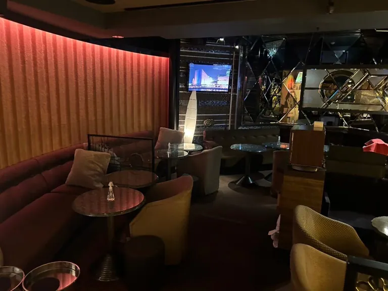 フュージョンラウンジの店内