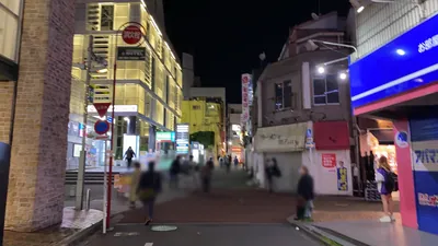ジェムサロンへの道順 3／5：一つ目の十字路を右折します。