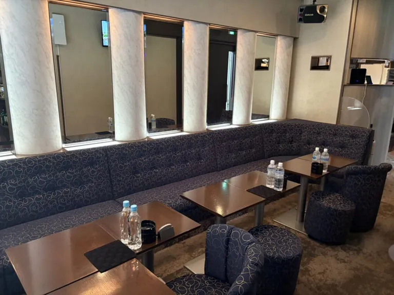ピアスの店内
