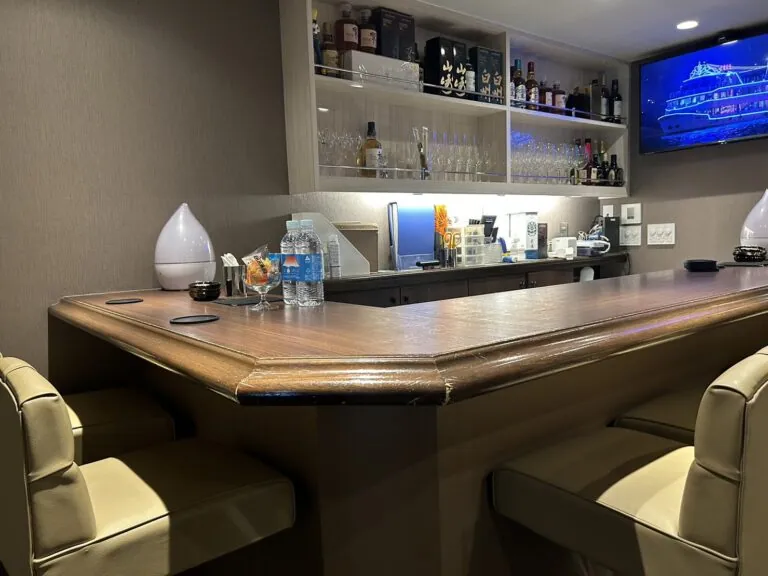 十八号 （ジュウハチゴウ）の店内