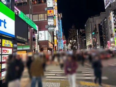 ノムノムへの道順 6／10：左手の一つ目の路地を左折します。