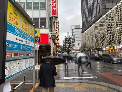 イチへの道順 5／12：二つ目の左手路地を越えて直進します。