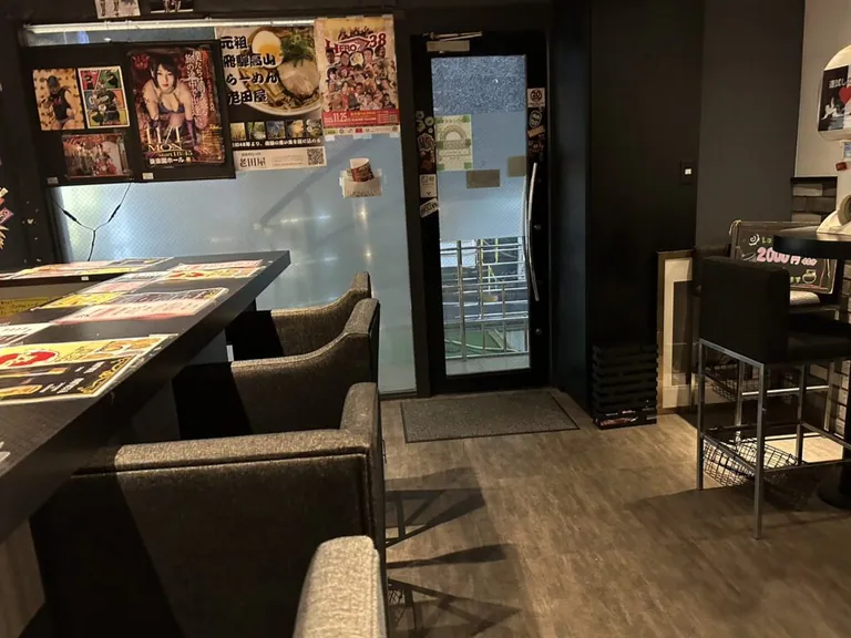 ラメンバーの店内