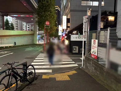 エイト （Ⅷ）への道順 9／15：五つ目の路地も越えて直進を続けます。