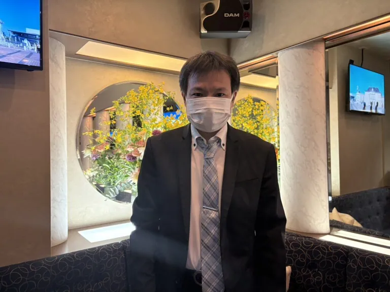 ピアスの店内