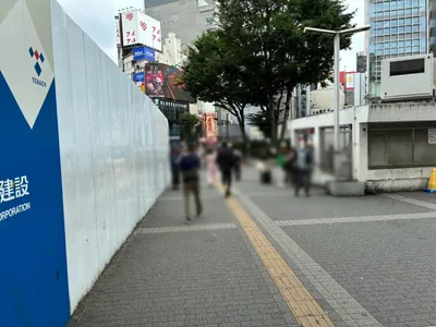 スイ （粋/SUI）昼への道順 2／12：駅を背にして線路を左手に直進します。