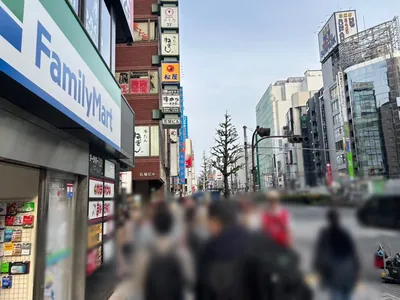 ノーブルへの道順 6／11：左手の一つ目の路地を左折します。